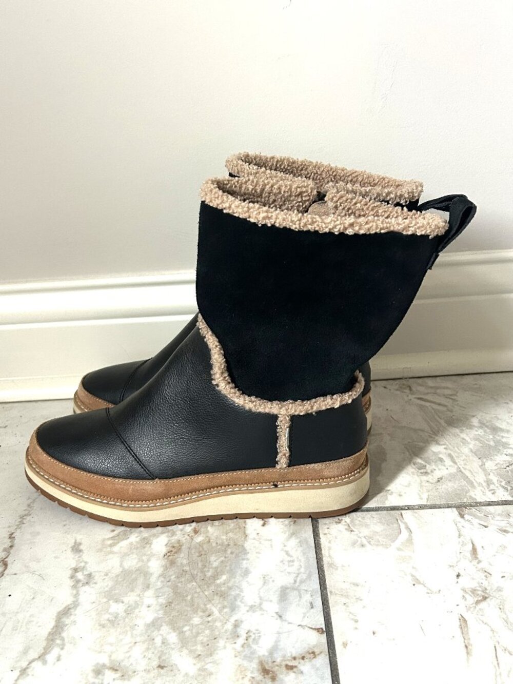 TOMS Makenna Womens 6.5 Black Leather Faux Fur Lined Winter Boots 10014172 - Picture 3 of 9